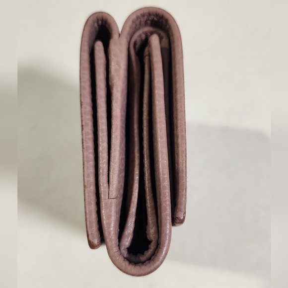 Gucci Marmont Trifold compact Wallet. Minor corner wear. Needs some cleaning. - Picture 4 of 16